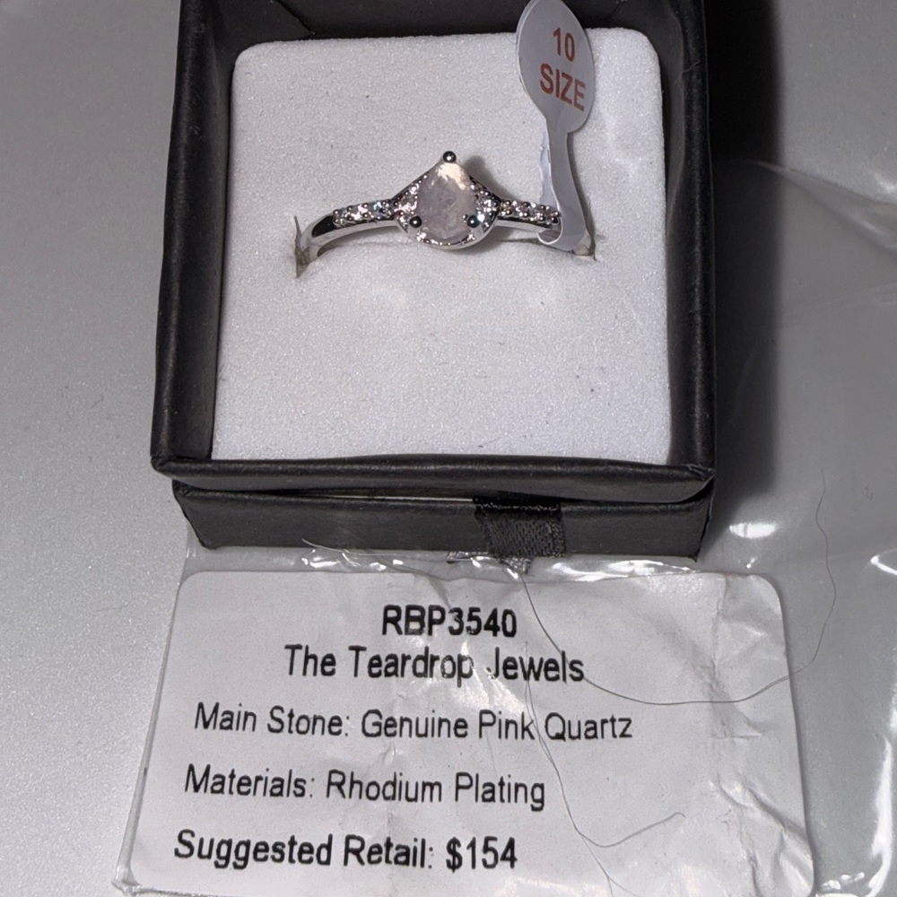 The Teardrop Jewels Silver Ring with Pink Quartz